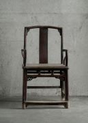 <p>艾未未，<em>Fairytale Chairs</em>，2007，1001把清代木椅按组放置在第12届文献展各展厅内，德国卡塞尔Gottschalk-Hallen，2007</p>
