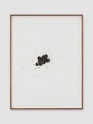 <p>米尔科&middot;巴泽吉亚， <em>Platsch</em>，2021，纸上鸡腿蘑内的墨水，44 x 33 cm；47.5 x 36.5 cm (带框)；图片：Stefan Altenburger</p>
