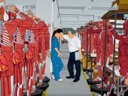 <p isrender="true">陈飞，<em isrender="true">工厂的春天</em>，2012，亚麻布、丙烯，180 x 240 cm</p>
