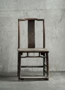 <p>艾未未，<em>Fairytale Chairs</em>，2007，1001把清代木椅按组放置在第12届文献展各展厅内，德国卡塞尔Gottschalk-Hallen，2007</p>
