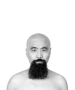 <p>孟煌，<em>走&nbsp;(No. 14&mdash;学士)</em>，2009-2012，7版，黑白摄影作品，75 x 62.5 cm，局部</p>
