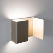 <p>Lang/Baumann, <em>Flash #3</em>, 2016, anodized aluminium, LED, 40 x 30 x 25 cm</p>
