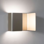 <p>Lang/Baumann, <em>Flash #3</em>, 2016, anodized aluminium, LED, 40 x 30 x 25 cm</p>
