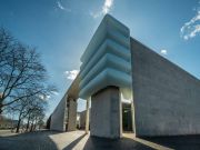 <p>Exhibition view, Lang/Baumann, <em>Comfort #19</em>, Polyestergewebe, Gebl&auml;se, 14 x 8 x 7m, Group exhibition, 2022, <em>Welt in der Schwebe</em>, Kunstmuseum Bonn, Germany</p>
