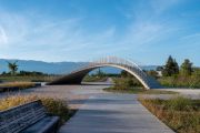 <p>Exhibition view, Lang/Baumann, <em>Beautiful Bridge #3</em>, Beton, Chromstahl, 20 x 10 x 3,5m, 2023, Art &amp; Tram, Bernex-Confignon, Switzerland</p>
