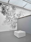 <p><em>Fliegender Wechsel</em>, 2023, wall drawing, gouache, Kunsthalle Wilhelmshaven, Germany, photo by Edward Greiner</p>
