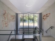 <p><em>gewachsene Linien &amp; verlorene Fl&auml;chen</em>, 2023, Kunst &amp; Bau-Project, Primarschule Wasgenring Basel, galvanized branches and trash pieces from the school park, photo by Serge Hasenb&ouml;hler</p>
