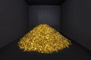 <p>Hu Qingyan, <em>Mountain of Gold No. 2</em>,&nbsp;2014, gold paper, (H)100 &times; &Oslash; 230 cm</p>
