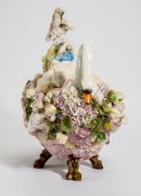 <p>Shan Fan, <em>Natur-Kultur</em>,&nbsp;2012, porcelain, natural stones, 40 x 40 x 20 cm</p>

