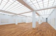 <p>展览现场，<em>邱世华. WEISSES FELD/WHITE FIELD</em>，柏林汉堡车站现代美术馆，德国柏林，2012年4月26日 - 8月5日</p>
