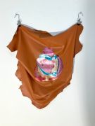 <p>Klodin Erb,&nbsp;<em>Herzkammer #9,</em> 2023 / 2024, Metallic acrylic paint and sewing thread on dyed lamb leather, two clothes hooks and clips, ca 90 x 70 cm</p>
