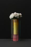 <p>Tobias Rehberger, <em>Ju Ting</em>,&nbsp;2019, ongoing series of vase portraits, glass, white peony, 55 x 16.5 x 16 cm (vase)</p>
