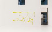 <p>&ldquo;Marion Baruch: Bomba,&rdquo; 2022，艺术家及特拉维夫-雅法当代艺术中心展览现场</p>

<p><em>Passage paysage</em>，2021，织物，224 &times; 366 cm</p>

<p>图片提供：艺术家及麦勒画廊</p>

<p>图片：Eyal Agivayev</p>
