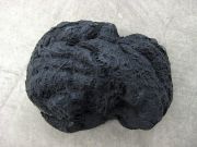 <p>诺特&middot;维塔尔，<em>（蒙古）牛粪</em>，1990/2009，铸铜，No. 519，小的</p>
