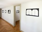 <p>马里昂&middot;巴鲁克. <em>Social Fabric</em>，展览现场，Haus Lange, Kunstmuseen Krefeld，2024, &copy; 艺术家、麦勒画廊 苏黎世、Sommer Contemporary Art，特拉维夫</p>
