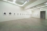 <p>展览现场，<em>我和我们</em>，麦勒画廊 北京-卢森，瑞士卢森，2012年2月27日 &ndash; 3月31日</p>
