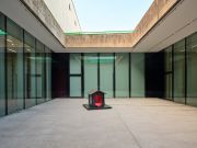 <p>Exhibition view,&nbsp;<em>Klodin Erb. Vorhang f&auml;llt Hund bellt,&nbsp;</em>2025/2026, Aargauer Kunsthaus, Aarau, Switzerland. Photo: David Aebi, Burgdorf</p>
