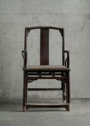 <p>艾未未，<em>Fairytale Chairs</em>，2007，1001把清代木椅按组放置在第12届文献展各展厅内，德国卡塞尔Gottschalk-Hallen，2007</p>
