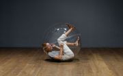 <p>&ldquo;Marion Baruch: Bomba,&rdquo; 2022，特拉维夫-雅法当代艺术中心展览现场<br />
<em>Contenitore Ambiente</em>, 1969，展览版本，图片提供：艺术家<br />
图片：Eyal Agivayev</p>

