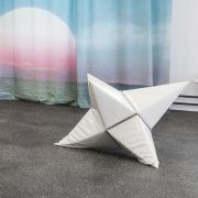 <p>Wiedemann/Mettler, <em>WHITE ENCOURAGEMENT</em>, 2010, chrome-plated system, upholstered patent leather, 82 x 82 x 165 cm</p>
