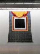<p isrender="true">安纳托里&middot;舒拉勒夫，<em>给中国的《黑色方块》</em>，2007，绸布，丙烯颜料，560 x 400 cm</p>

