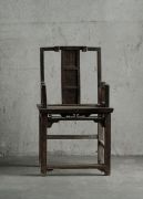 <p>艾未未，<em>Fairytale Chairs</em>，2007，1001把清代木椅按组放置在第12届文献展各展厅内，德国卡塞尔Gottschalk-Hallen，2007</p>
