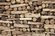<p>Hu Qingyan, <em>Firewood&nbsp;</em>(detail),&nbsp;2012, camphorwood, 200 x 200 x 200 cm (8 m&sup3; stere)</p>
