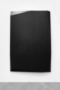 <p>杨牧石，<em>拼接－门</em>, 2016，门板，黑色油漆，300 x 200 x 10 cm</p>
