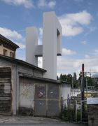 <p>Lang/Baumann, <em>Up#1</em>, 2014, steel, wood, paint, 10 x 4.6 x 4.6 m, installation view, sic! Raum f&uuml;r Kunst / Elephanthouse, Lucerne, Switzerland</p>
