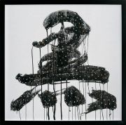 <p>安纳托里&middot;舒拉勒夫，<em>黑 - 2</em>，2007，密度板，墨，200c-prints，&Oslash; 10 mm, 129.5 x 129.5 x 7.5 cm</p>
