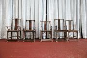 <p isrender="true">艾未未，<em isrender="true">Fairytale Chairs</em>，2007，1001把清代木椅按组放置在第12届文献展各展厅内，德国卡塞尔Gottschalk-Hallen，2007，尺寸各异</p>
