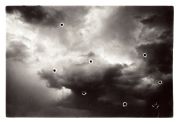 <p>蔡东东，<em>暴雨将至</em>，2020，手工银盐照片，18 x 27 cm（照片），27 x 36 cm（带框），6 版 + 1 AP</p>
