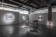 <p>展览现场<em>，脱靶</em>，由麦勒画廊和北京光社影像中心联合展出，展览地点：北京光社影像中心，中国北京，2023年5月26日 - 7月30日</p>
