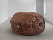 <p>Mirko Baselgia, <em>youmeyou</em>, 2021, steamed ash wood, handwoven linen from the Tessanda Val Müstair, organic beeswax, pigments from radiolarite (Alp Flix), length: 253 cm, ø 165 cm, photo by Stefan Altenburger</p>
