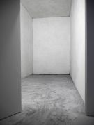 <p>Julia Steiner, <em>Der letzte Raum (1.1)</em>, 2020, sanded walldrawing, light, textile, wood, metal, dust, 258 x 265 x 165 cm</p>
