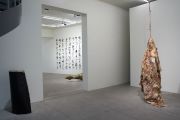 <p>展览现场，<em>空壳 HOLLOW HUSK</em>，麦勒画廊 北京-卢森，瑞士卢森，2016年11月18日 &ndash; 2017年1月28日</p>
