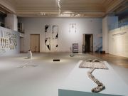 <p>展览现场，<em>Marion Baruch. Endless Going Trying to Say &ndash;&nbsp;Window-Landscape of my Work</em>，国家当代艺术博物馆，罗马尼亚布加勒斯特，2022年5月26日 - 9月18日， 图片&copy; Dani Ghercă / MNAC</p>

<p>图片提供：马里昂&middot;巴鲁克，麦勒画廊</p>
