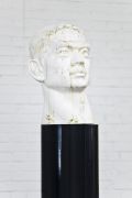 <p>Liu Ding, <em>Hero</em>, 2007, white marble, black marble (sculpture on base), 210 cm, &oslash; 30 cm, edition of 8, detail</p>
