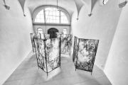 <p>展览现场，<em>Julia Steiner, Installativ. Raum f&uuml;r junge Kunst</em>，Kapelle des Fremdenspitals，瑞士Altdorf，2017年9月10日 &ndash; 10月8日</p>
