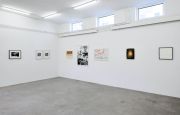 <p>展览现场，<em>Edition M&auml;rz. Tief- und Flachdruck: Arbeiten auf Papier</em>，Edition VFO，瑞士苏黎世，2020年3月26日开幕；图片版权：Edition VFO，苏黎世；摄影：Sabina B&ouml;sch</p>
