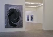 <p>展览现场，<em>HOW TO GET COMFORTABLE IN AN UNCOMFORTABLE WORLD</em>，麦勒画廊，瑞士卢森，2022年5月19日 - 7月23日</p>
