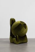 <p>Miao Miao, <em>Swan&nbsp;Velvet&nbsp;Snail&nbsp;Turntable</em>, 2025, plastic,&nbsp;foaming&nbsp;powder,&nbsp;acrylic,&nbsp;steel&nbsp;wire, velour, twine, 96 x 75 x 63 cm</p>
