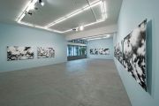 <p>展览现场，<em>Consistence of Time</em>，麦勒画廊 北京-卢森，瑞士卢森，2011年11月18日 &ndash; 2012年1月14日</p>
