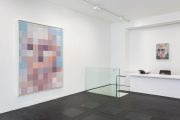 <p>展览现场，乌尔斯&middot;吕蒂，<em>LONTANO IL REALE TEMPO UMANO (Hommage to Pier Paolo Passolini)</em>，麦勒画廊，瑞士苏黎世，2024年4月12日 - 5月25日</p>
