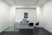 <p>展览现场，<em>Wang Xingwei</em>，麦勒画廊，瑞士苏黎世，2023年6月8日 - 7月29日，图片：Daniel Sutter</p>
