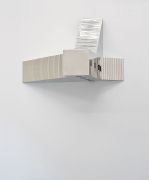 <p isrender="true">诺特&middot;维塔尔，<em isrender="true">看日落的房子</em>，2009，不锈钢，102 x 130 x 165 cm</p>
