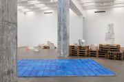<p>展览现场，<em>2023</em>，麦勒画廊 北京-卢森，中国北京，2022年12月10日 &ndash; 2023年2月26日</p>
