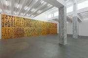 <p>展览现场，<em>咚！咚！</em>，麦勒画廊，中国北京，2021年12月4日 - 2022年2月27日</p>
