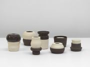 <p>Julia Steiner,&nbsp;<em>daily turn (seven) II,</em> 2022, ceramics, 7 pieces,&nbsp; d: 10-14 cm, h: 9-15.5 cm, unique</p>
