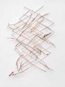 <p>尤利娅&middot;斯坦纳，<em>whispering system 23</em>，2022 / 2023，草镀锌（铜），66 x 48 x 3 cm，摄影：Serge Hasenb&ouml;hler</p>
